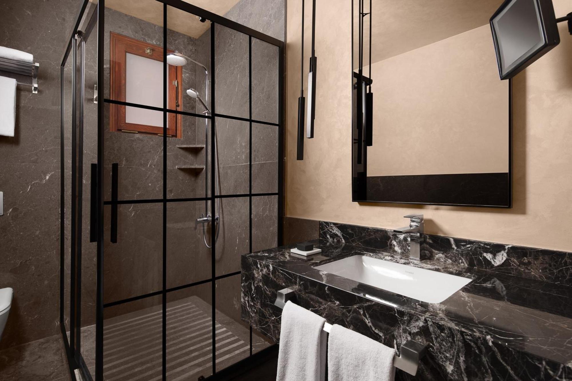 Decamondo Galata, A Tribute Portfolio Hotel Стамбул Екстер'єр фото Bathroom