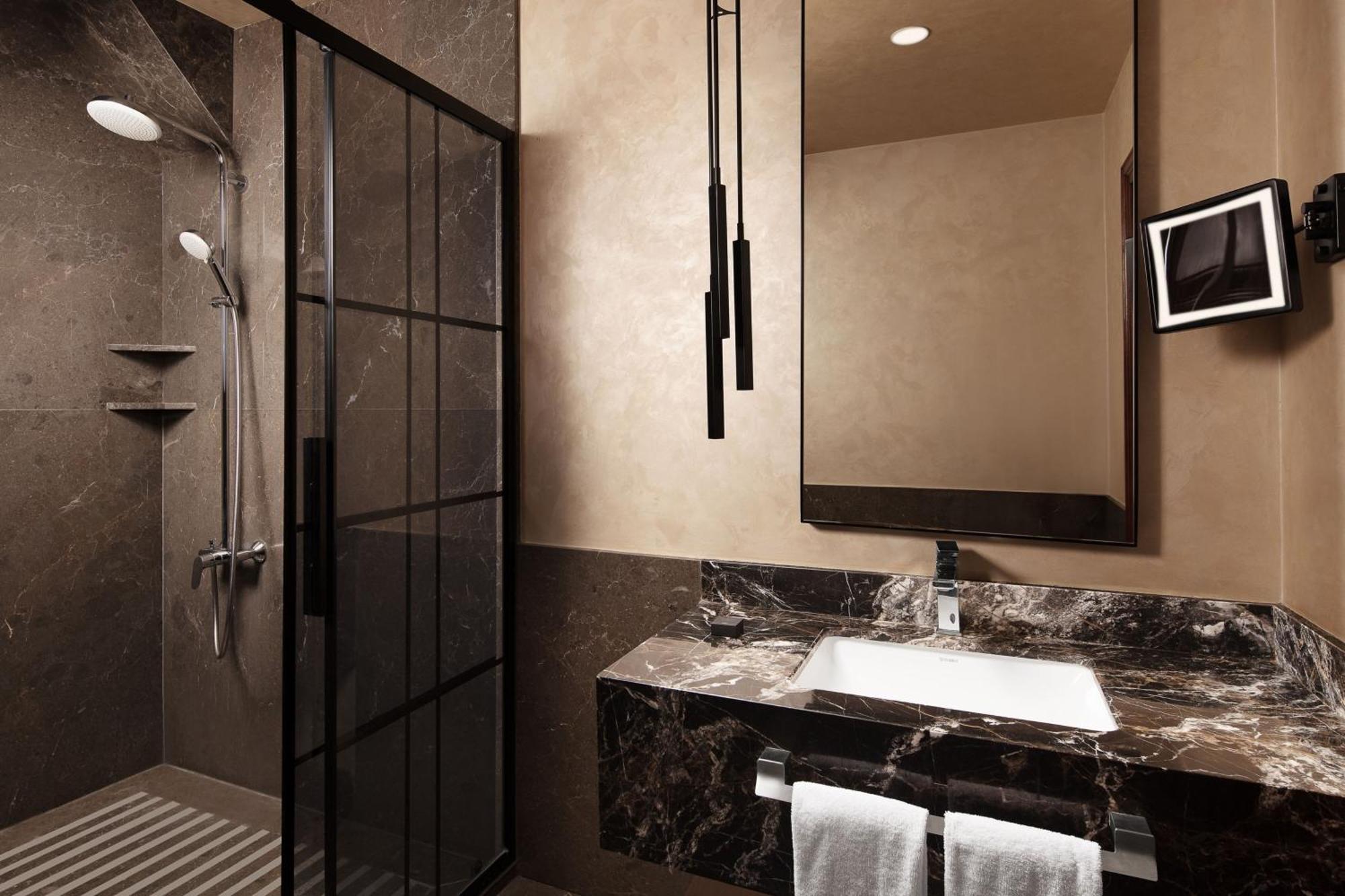Decamondo Galata, A Tribute Portfolio Hotel Стамбул Екстер'єр фото Bathroom