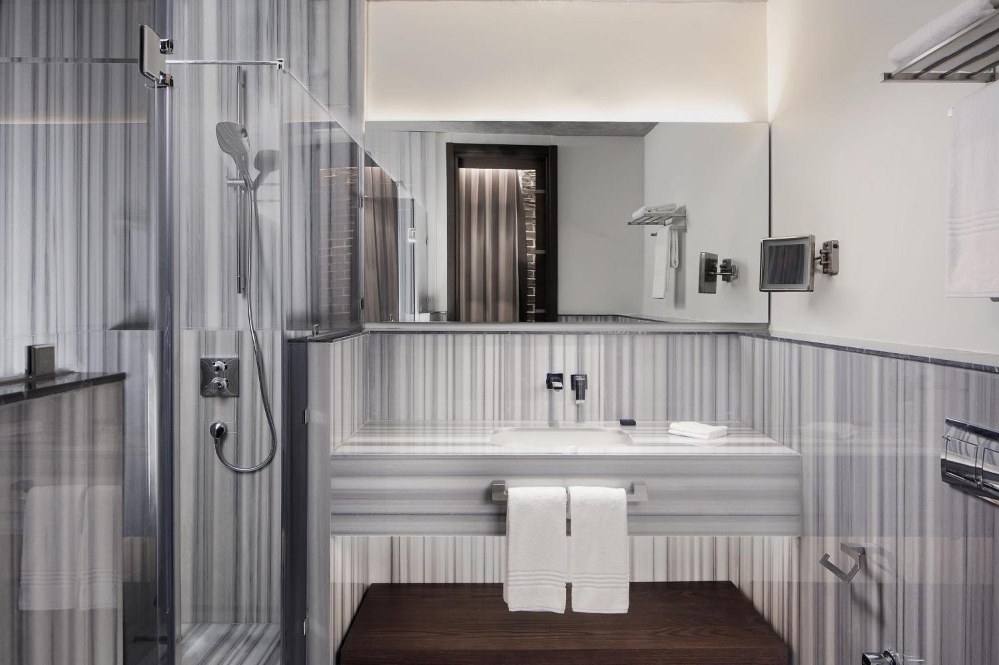 Decamondo Galata, A Tribute Portfolio Hotel Стамбул Екстер'єр фото Bathroom