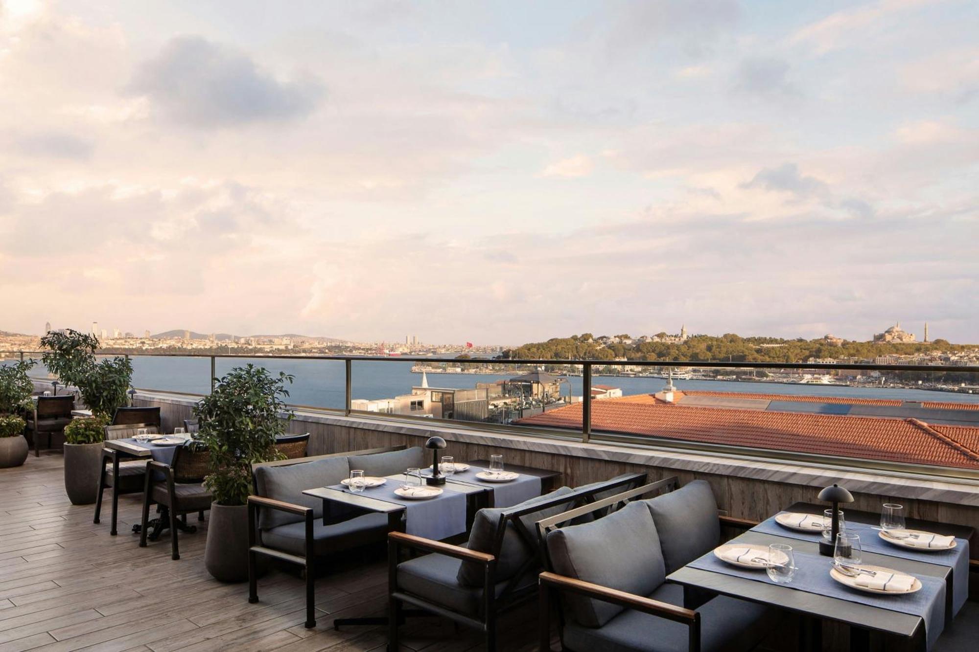 Decamondo Galata, A Tribute Portfolio Hotel Стамбул Екстер'єр фото The view from the rooftop